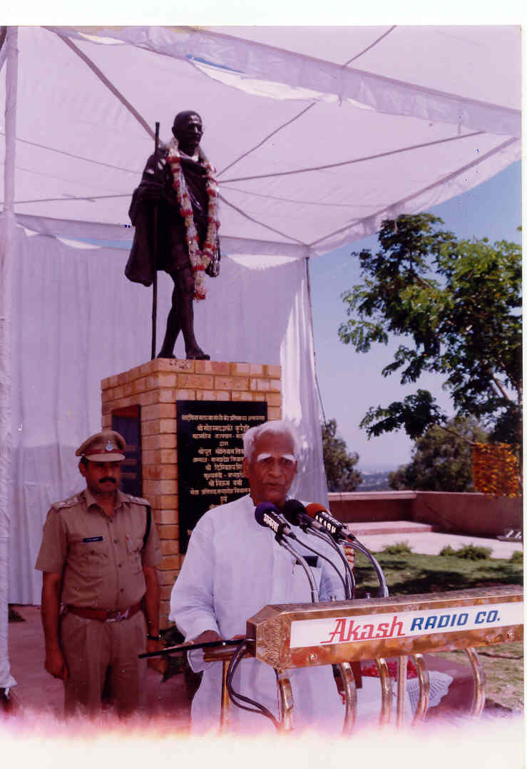 bapu.jpg (70685 bytes)